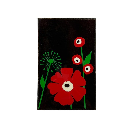 Lacquered Top Box Featuring Poppies with an Unusual Emblem Inside - Picture 1 of 3